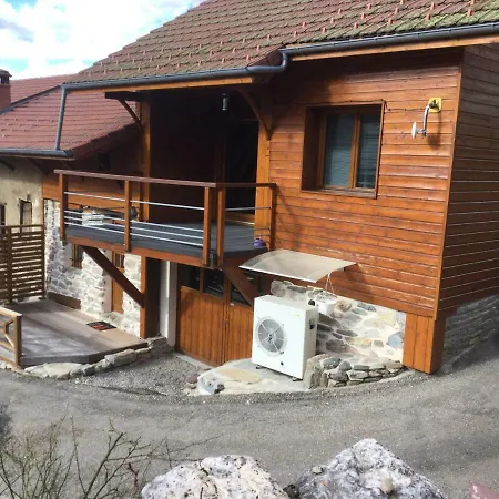 Maison Moyenne Montagne 招待所
